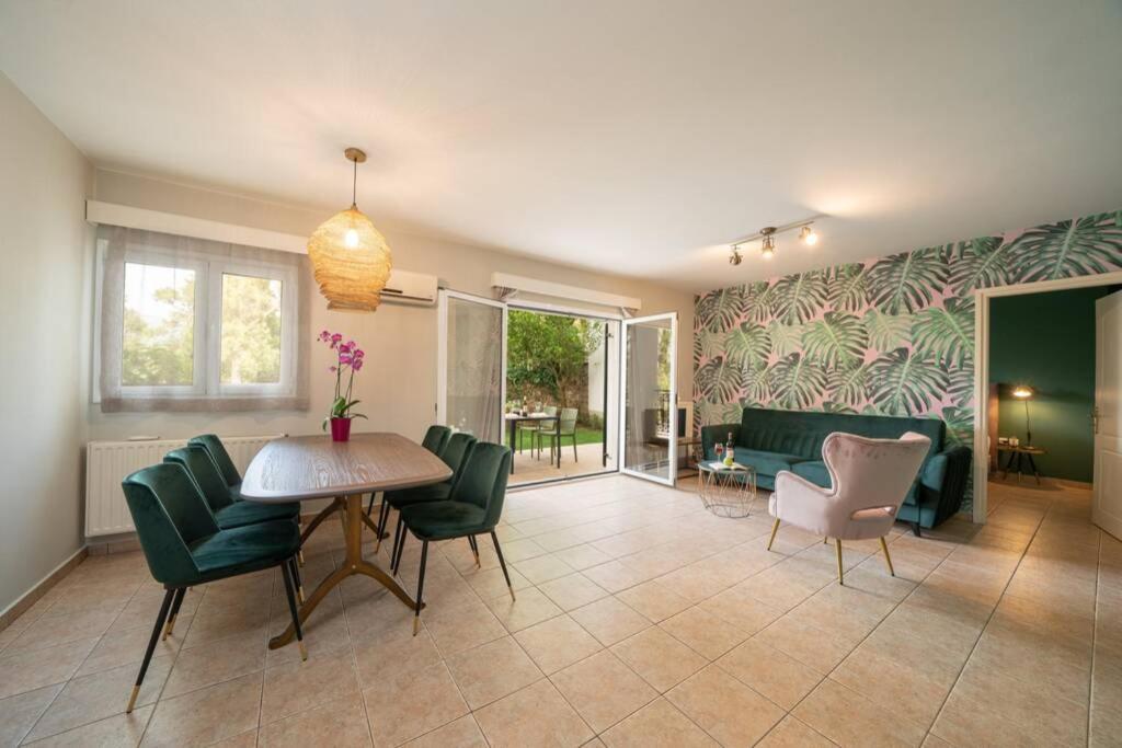 & Elegant With Private Garden *