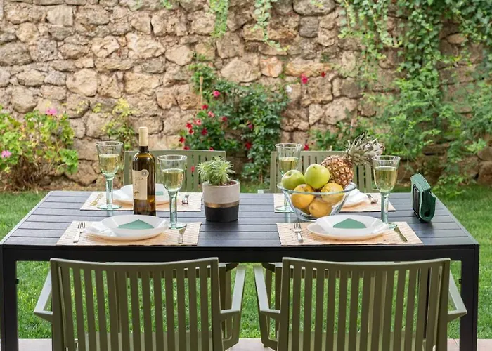 Central & Elegant Suite With Private Garden