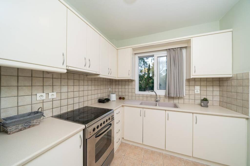 & Elegant With Private Garden Appartement