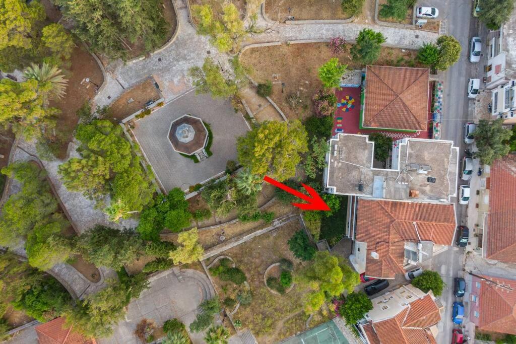 & Elegant With Private Garden Appartement