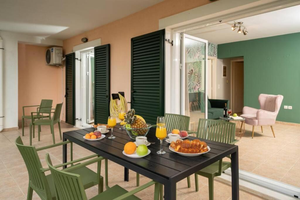 & Elegant With Private Garden Appartement